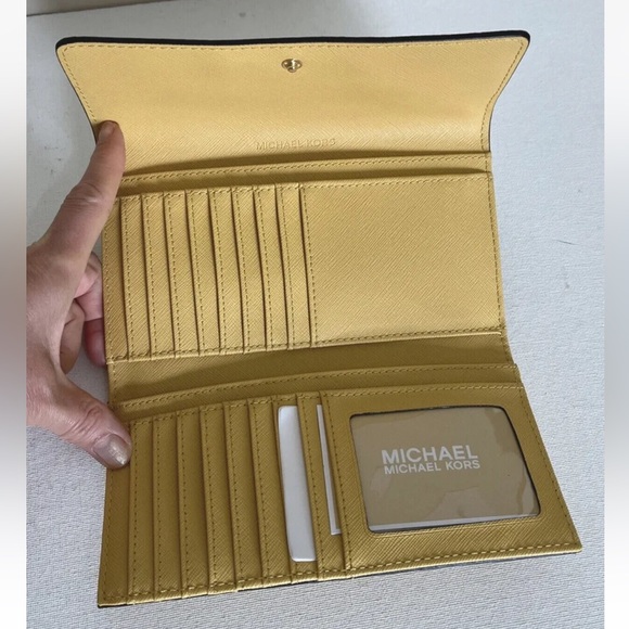 New Michael Kors Jet Set Travel Large Trifold Wallet Leather Dusty Daisy - Picture 4 of 4